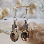 BO Merveilles Champagne criado com pequenos fechos de rhinestone prateado e gotas facetadas planas